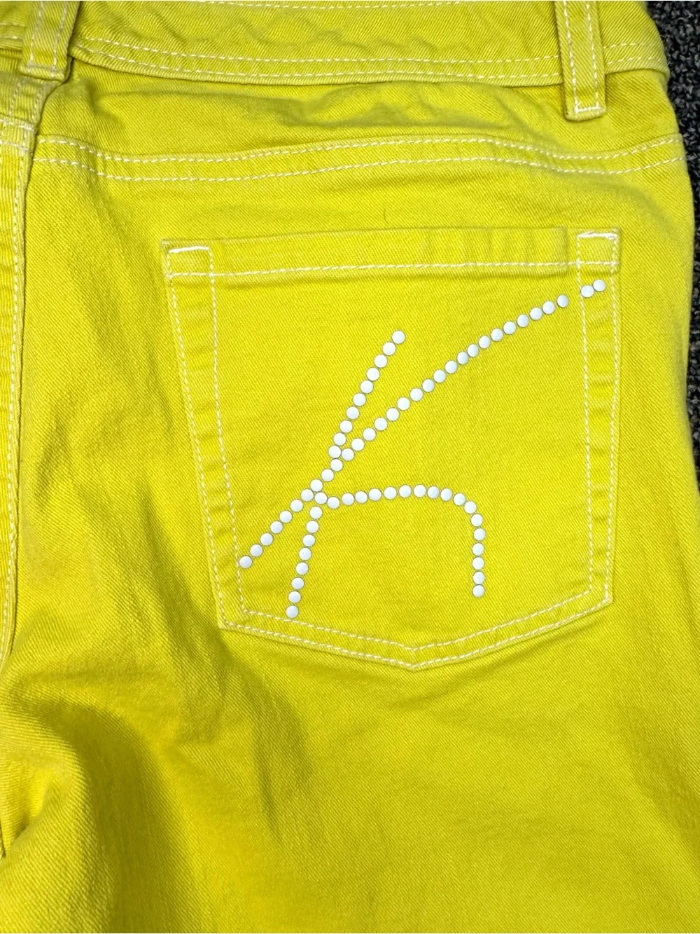 Michael Kors Women’s Bright Yellow MK Detail on Back Pocket Capri Jeans Size 6
